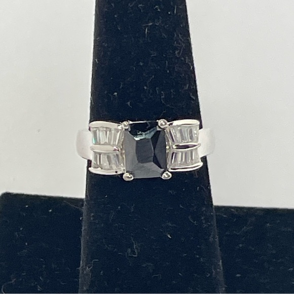 Black Stone Ring with Baguette Rhinestone Details Size 6.75 - Picture 2 of 6